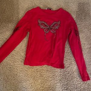Long sleeve butterfly fitted tee